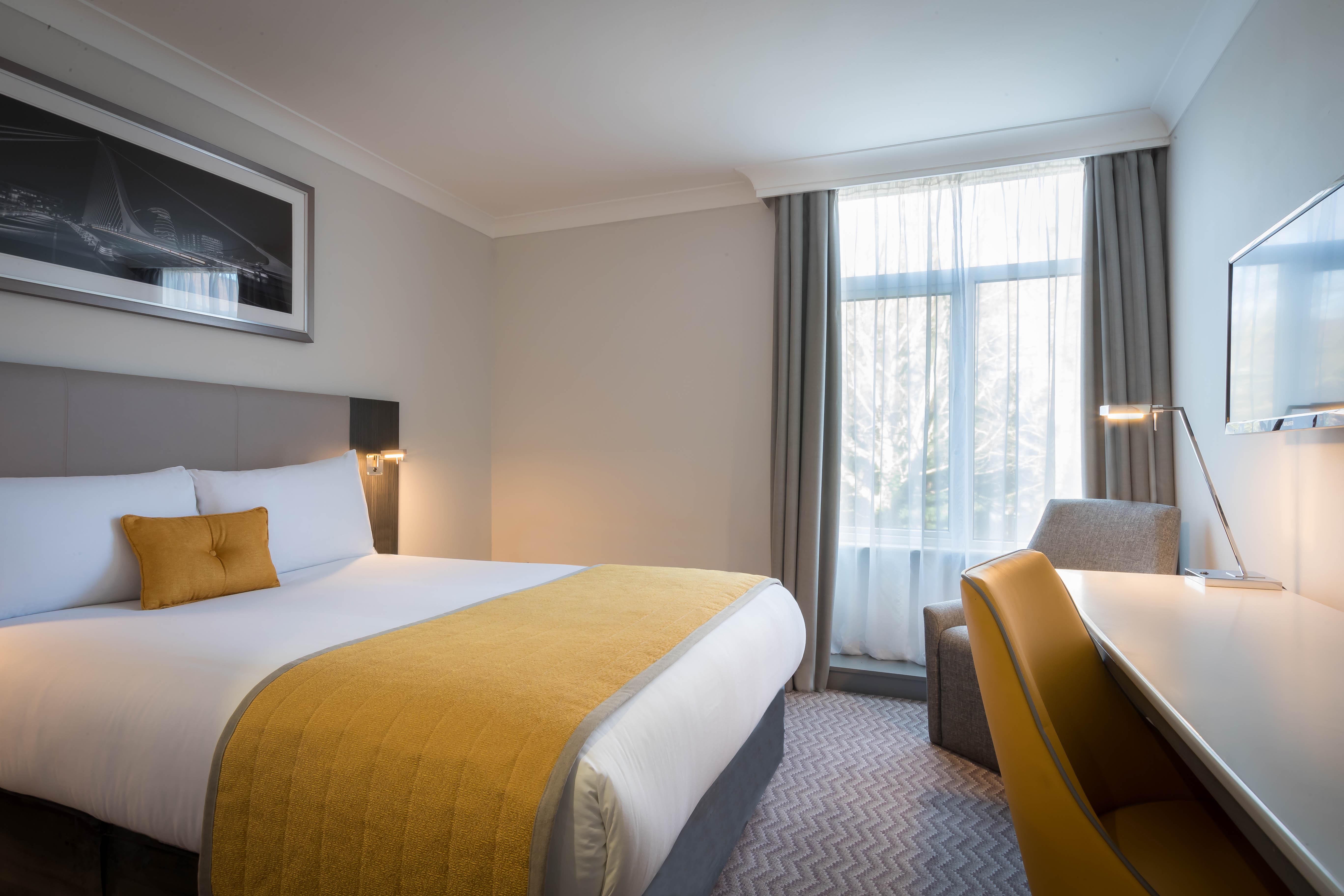 Maldron Hotel Tallaght Exteriör bild
