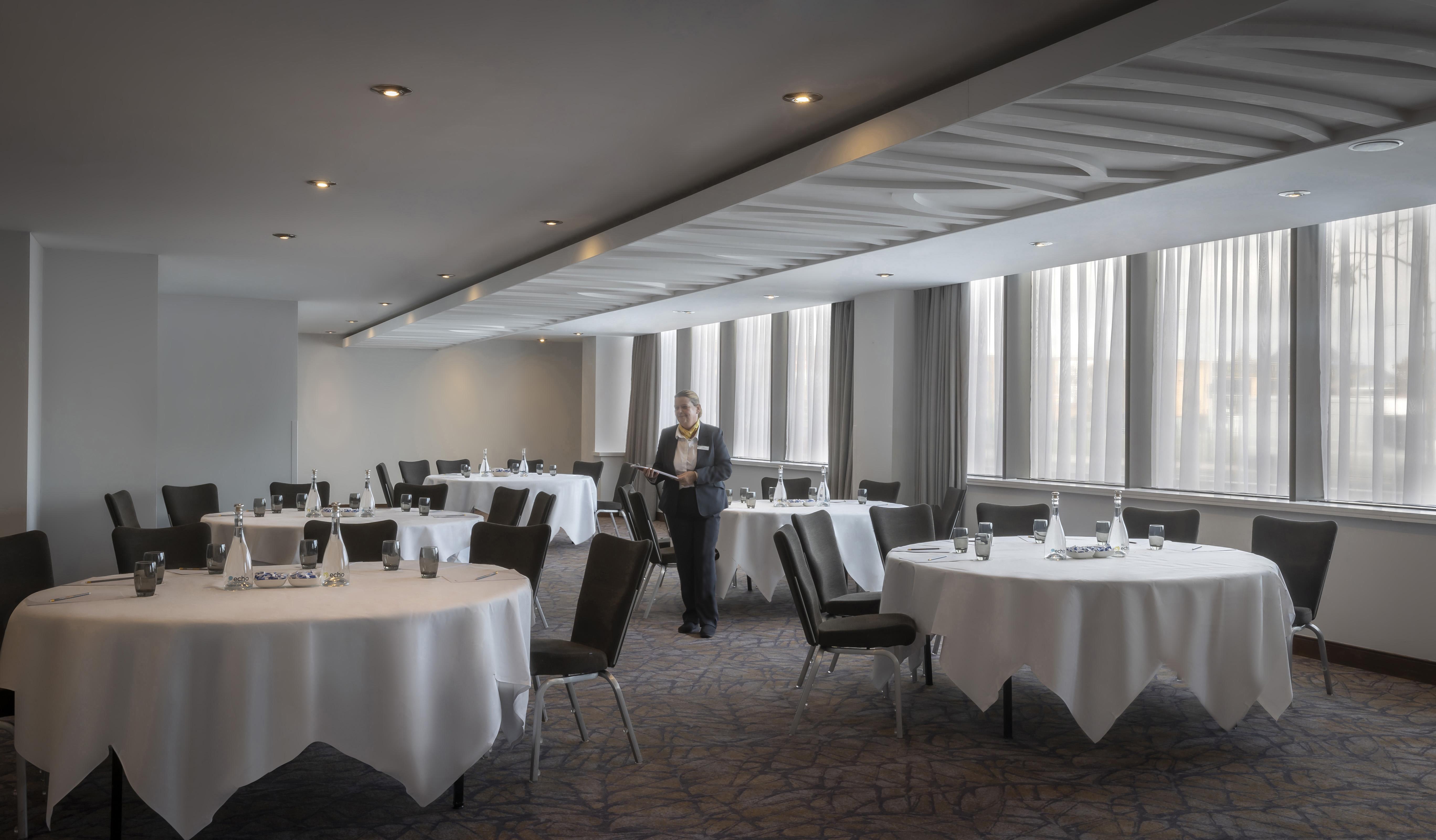 Maldron Hotel Tallaght Exteriör bild
