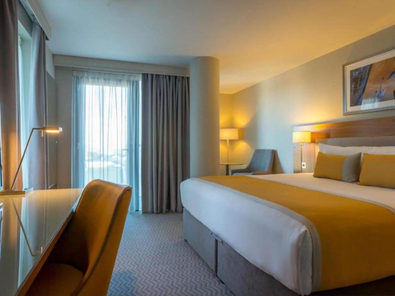 Maldron Hotel Tallaght Exteriör bild