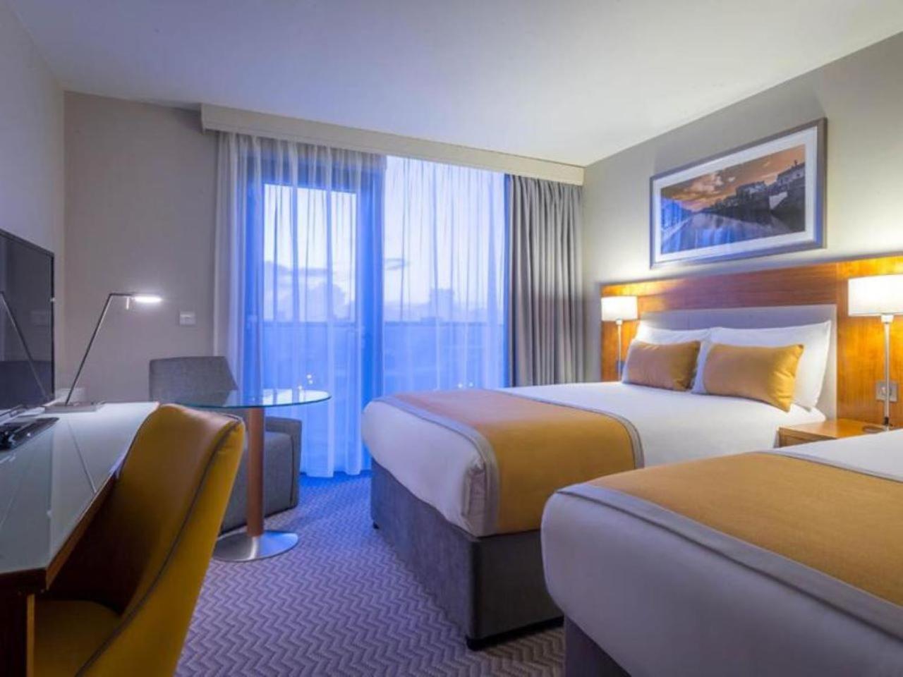Maldron Hotel Tallaght Exteriör bild
