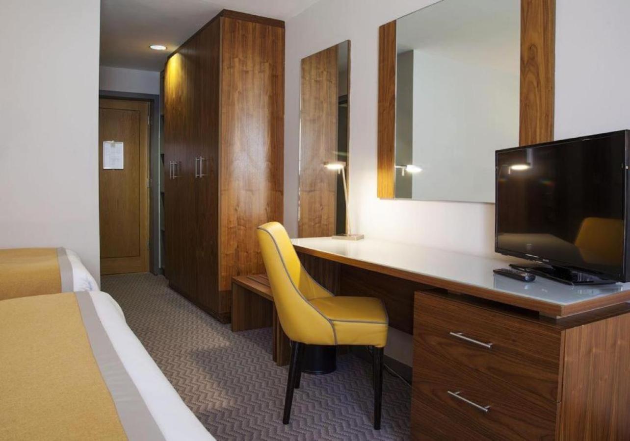 Maldron Hotel Tallaght Exteriör bild
