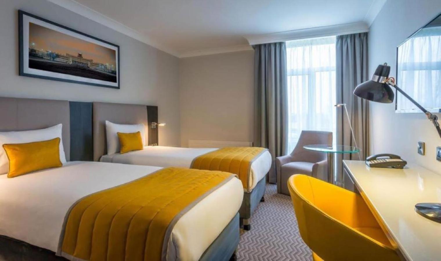 Maldron Hotel Tallaght Exteriör bild