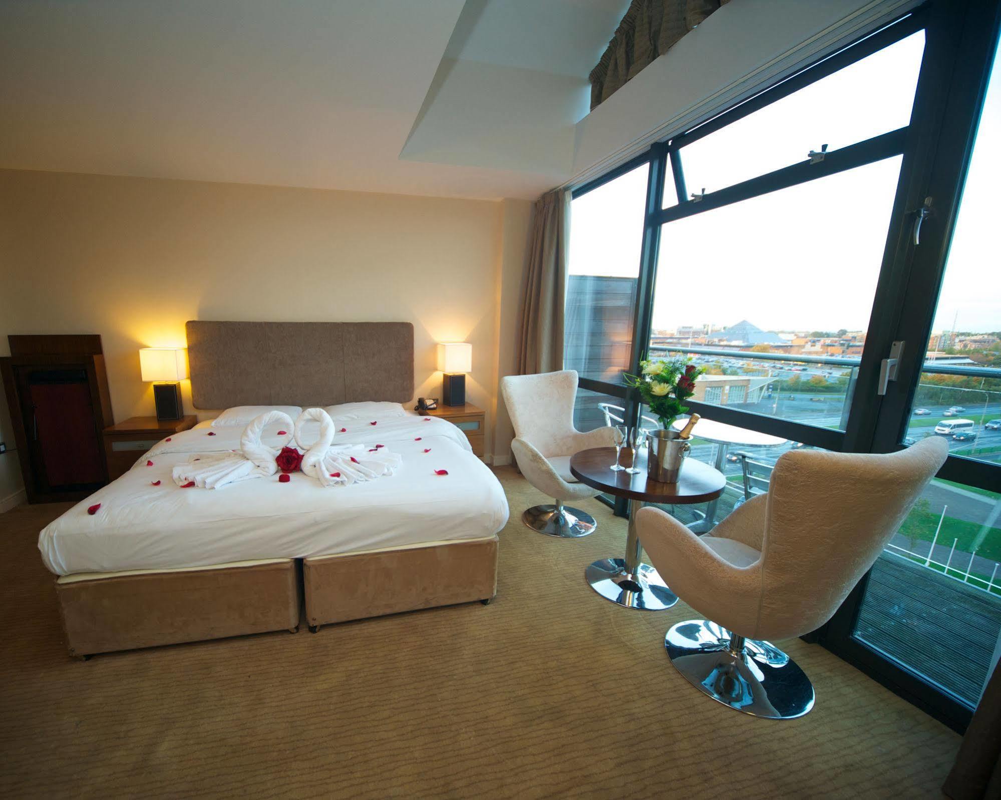Maldron Hotel Tallaght Exteriör bild