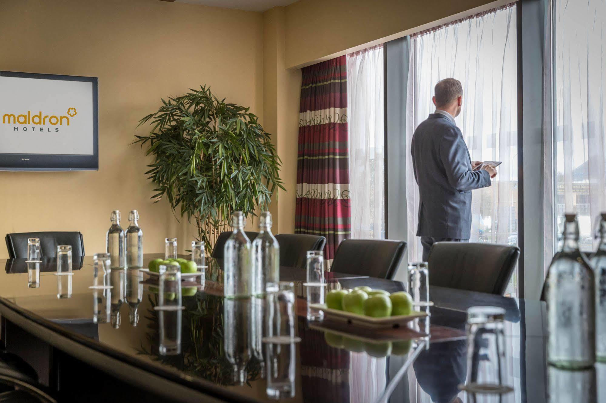 Maldron Hotel Tallaght Exteriör bild